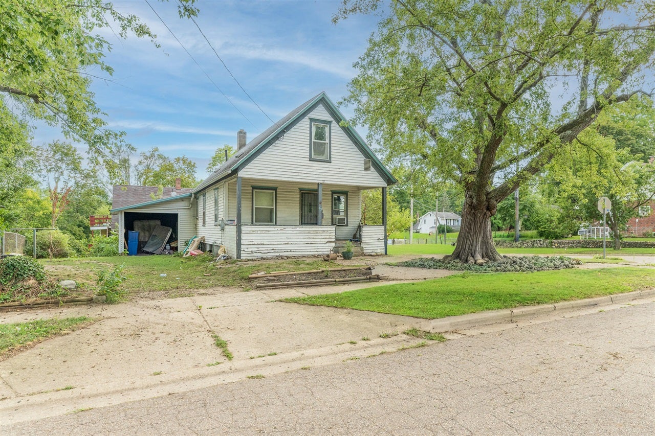 62 Fairview Avenue — photo