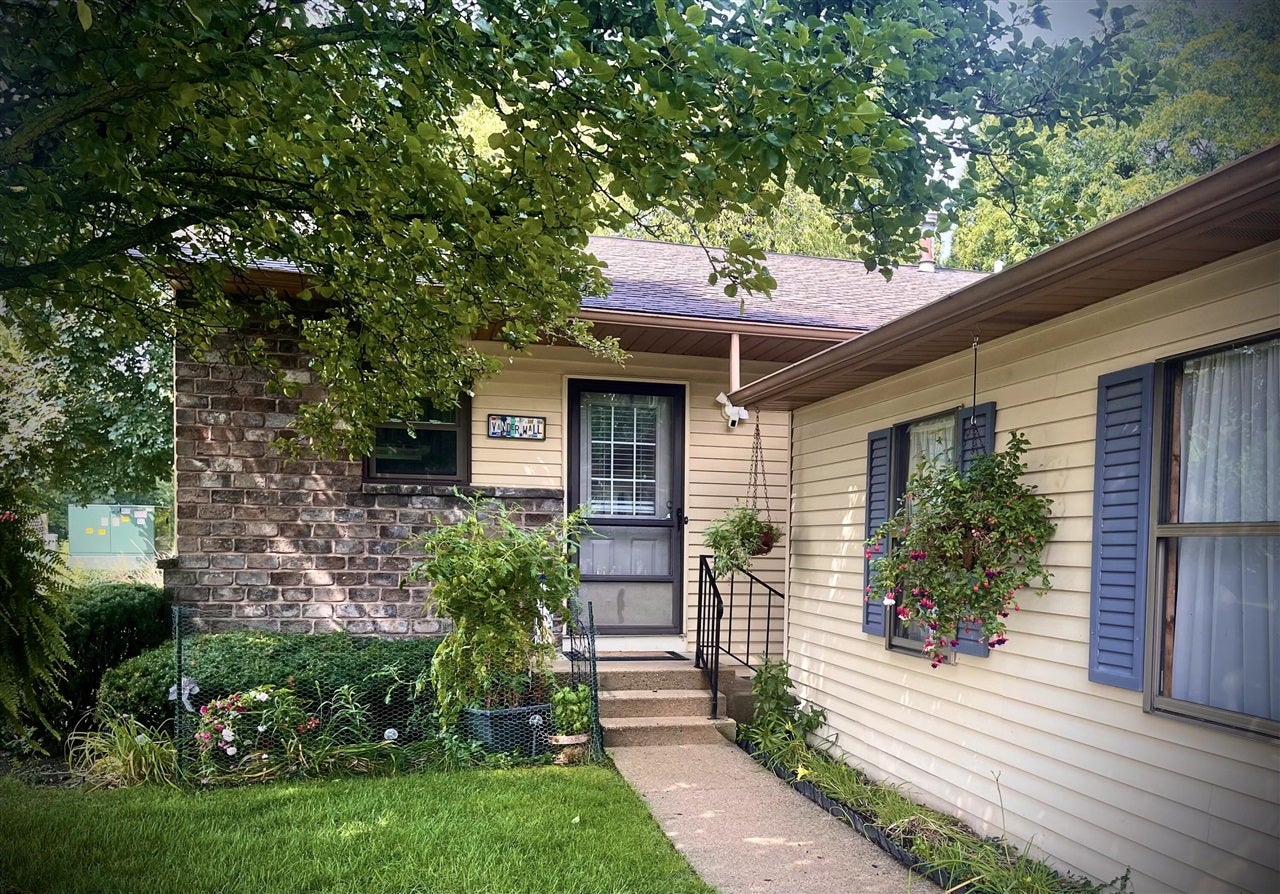 3250 Oxford Drive — photo