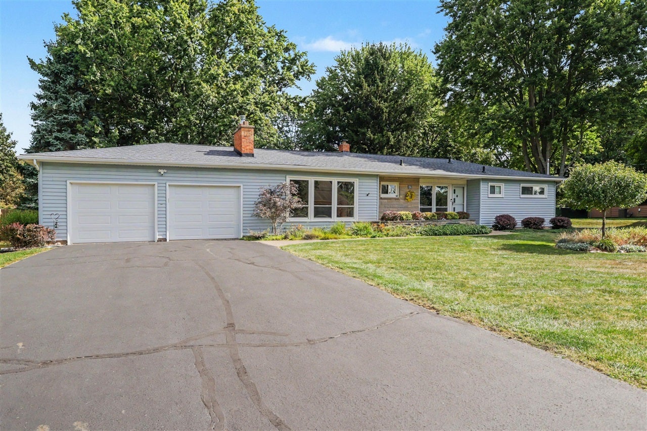 336 Lakeshore Drive — photo
