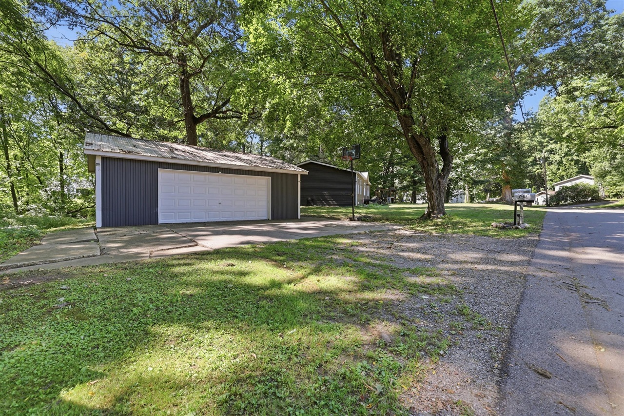 7460 Pine Ridge Drive, Belding, MI 48809 — photo 3