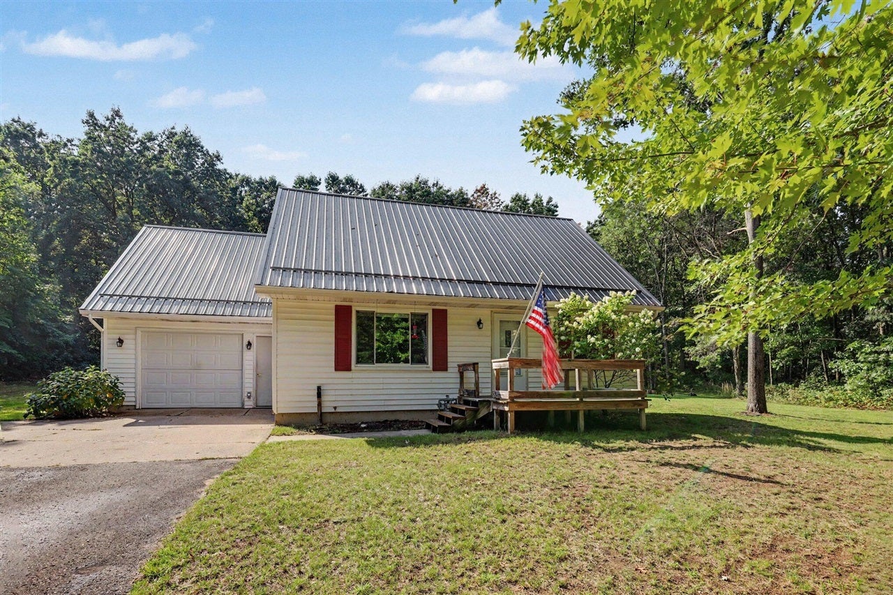 5910 Pine Court — photo
