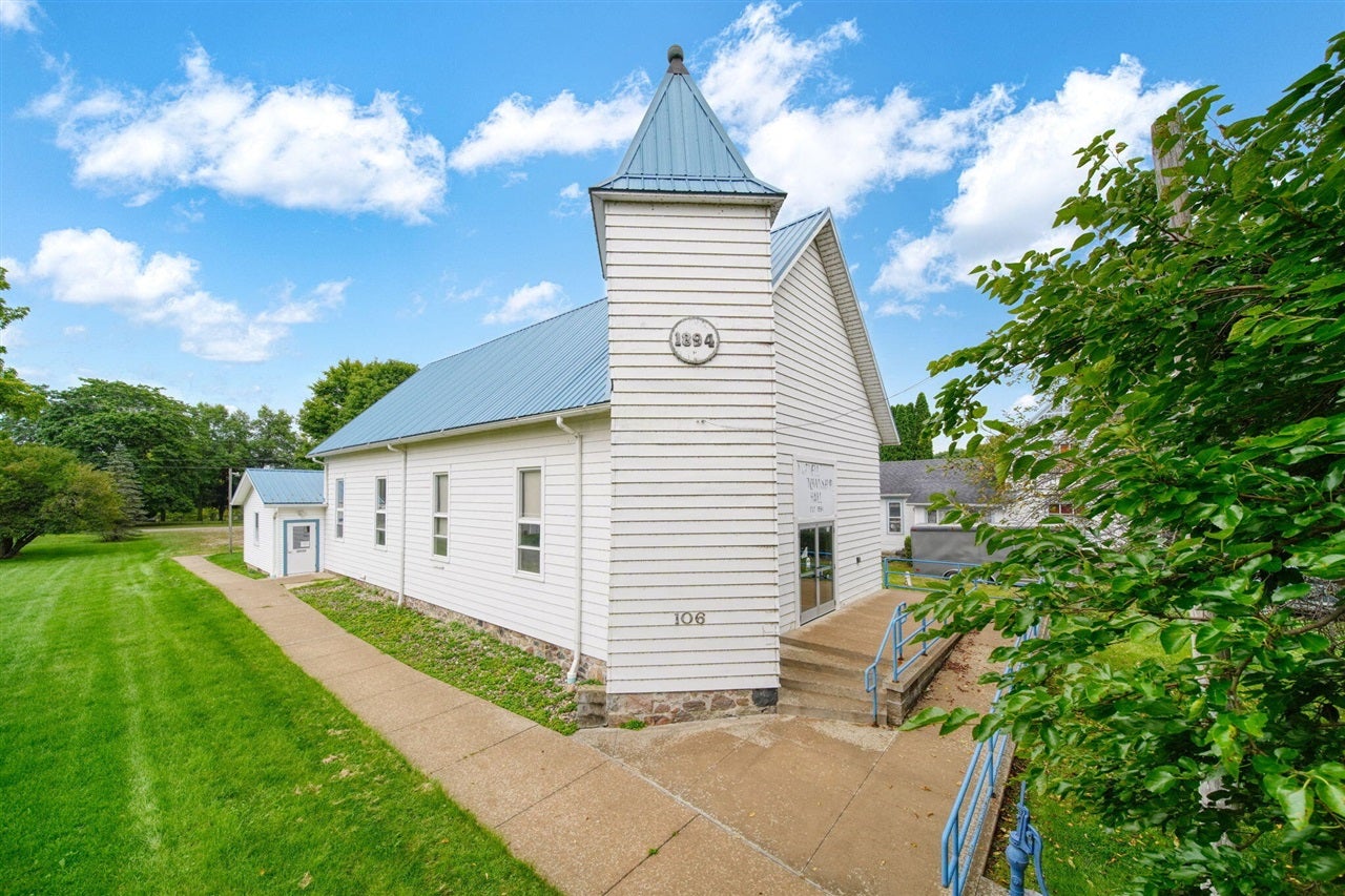 106 E Commercial Street — photo