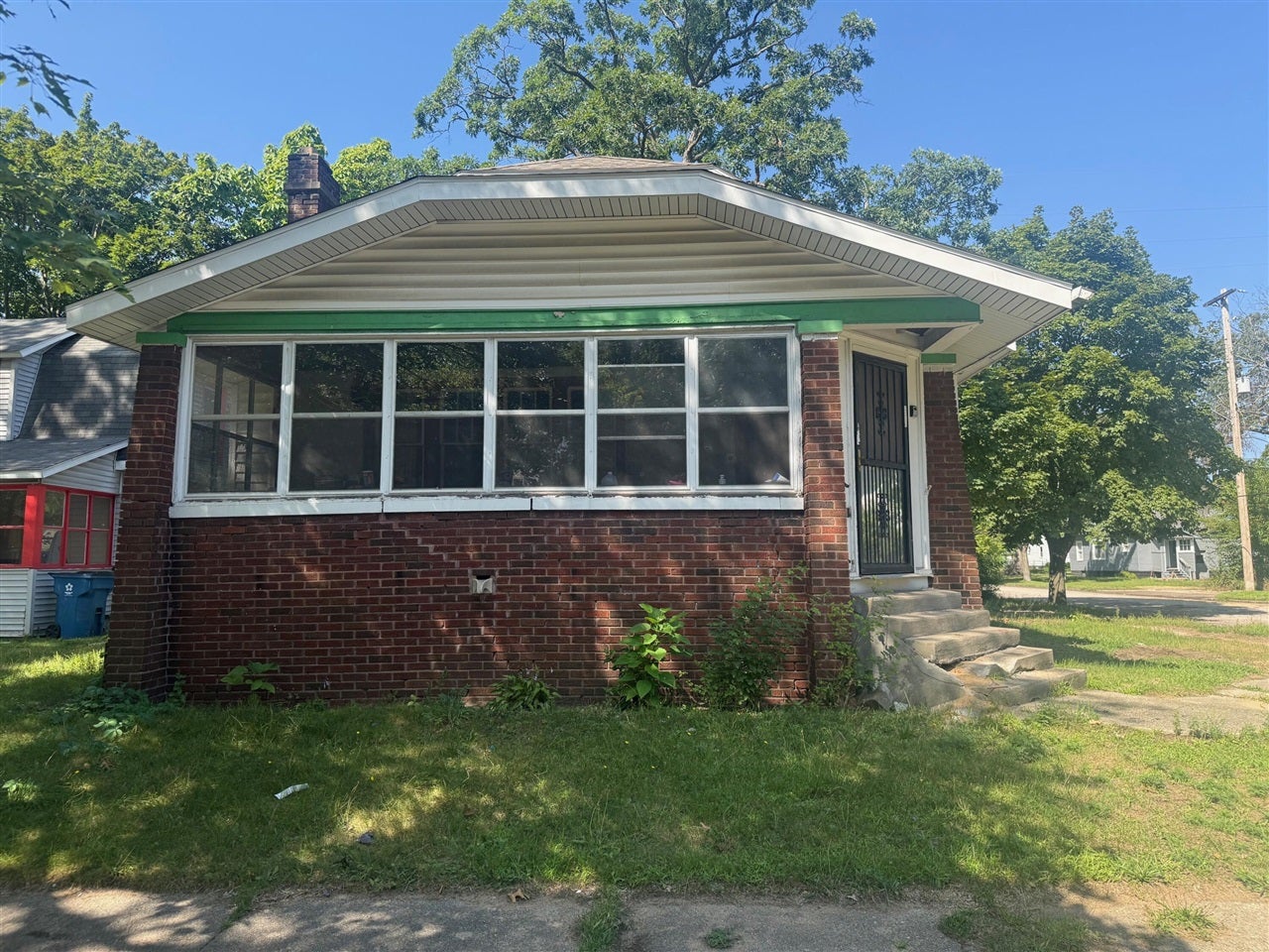 2401 Baker Street — photo