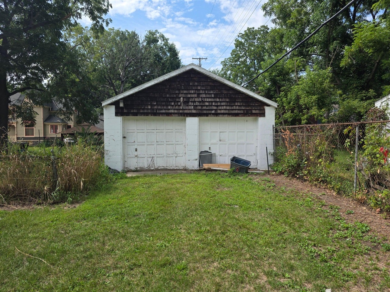 333 E Cross Street — photo