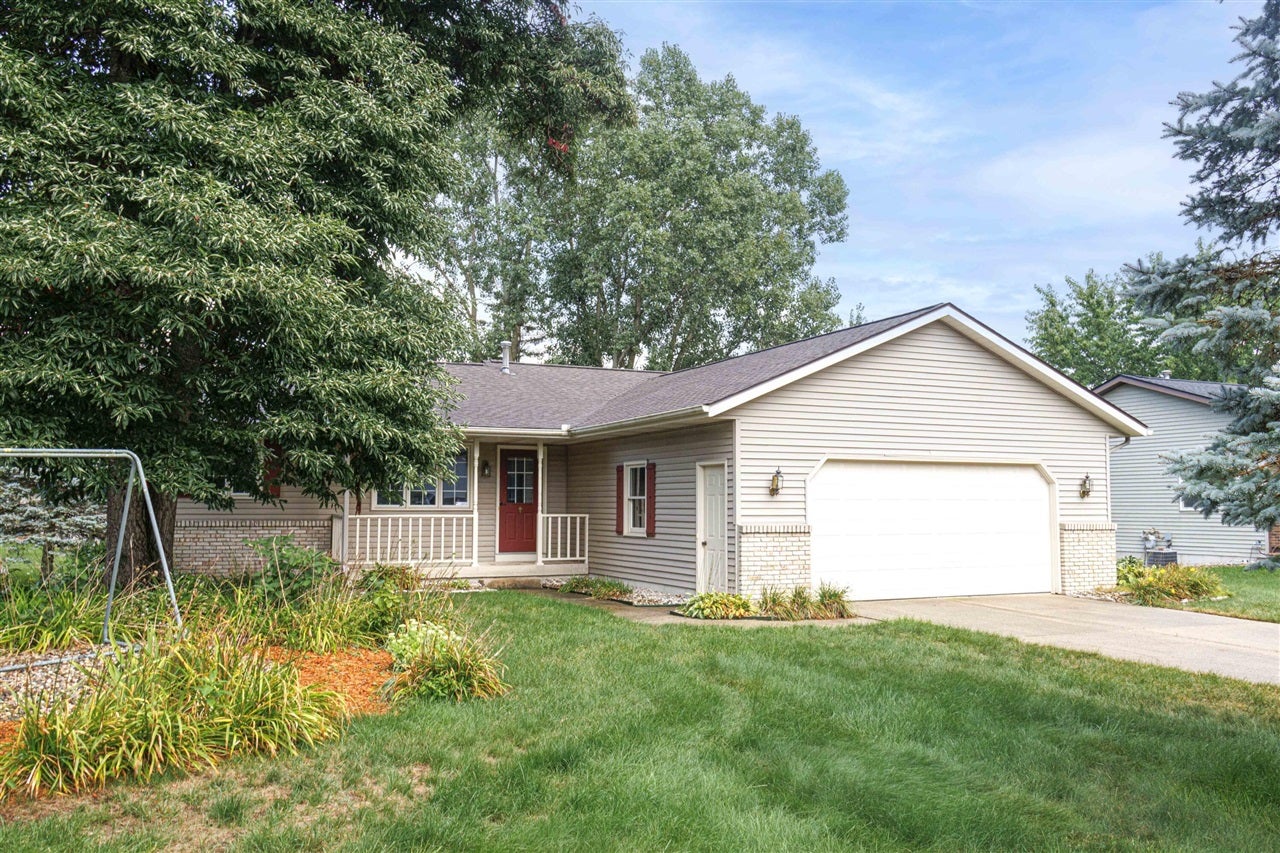 7446 Woodside Drive — photo