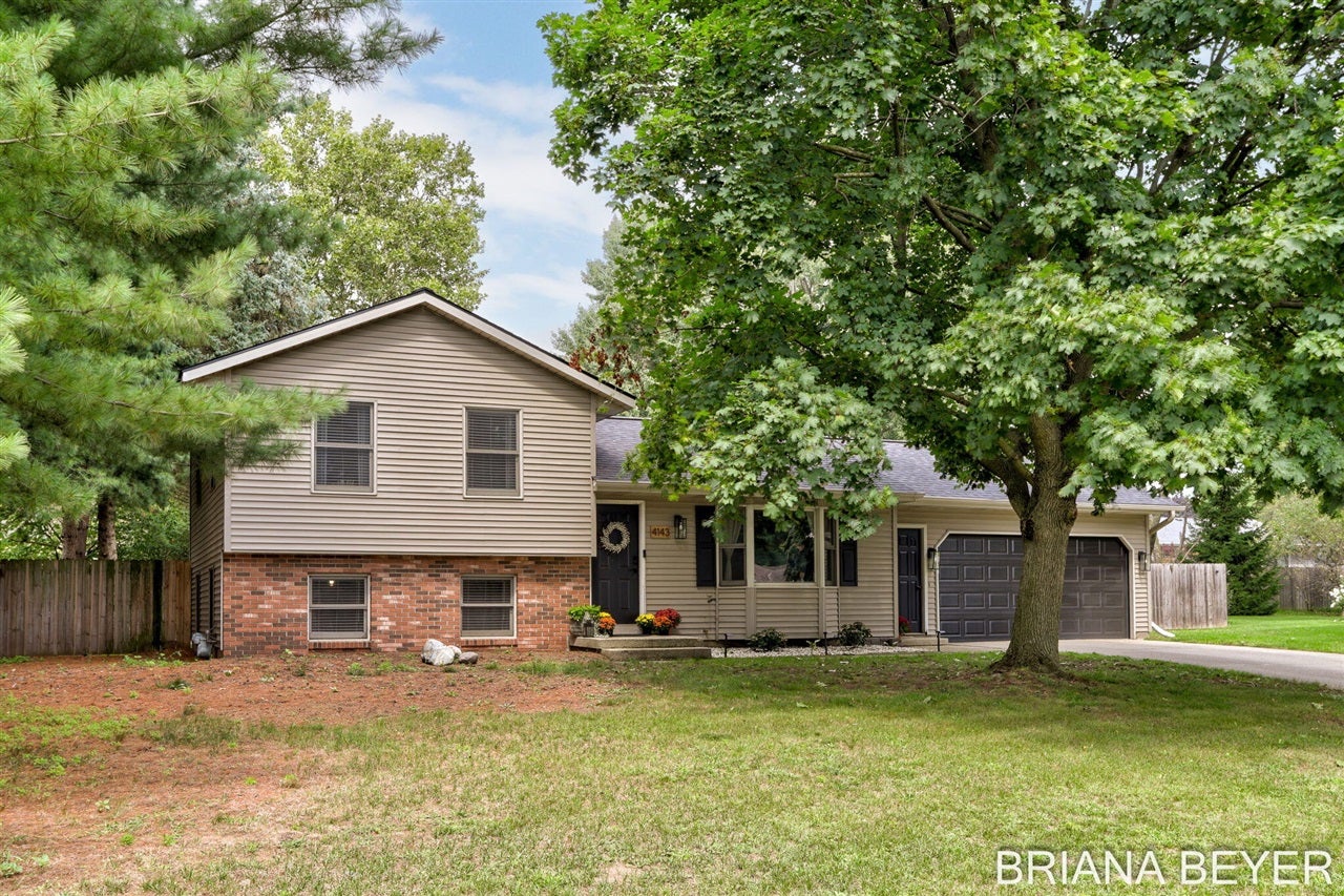 4143 Dennis Court — photo
