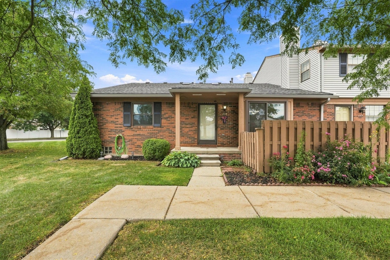 2071 Vine Way Drive 82 — photo