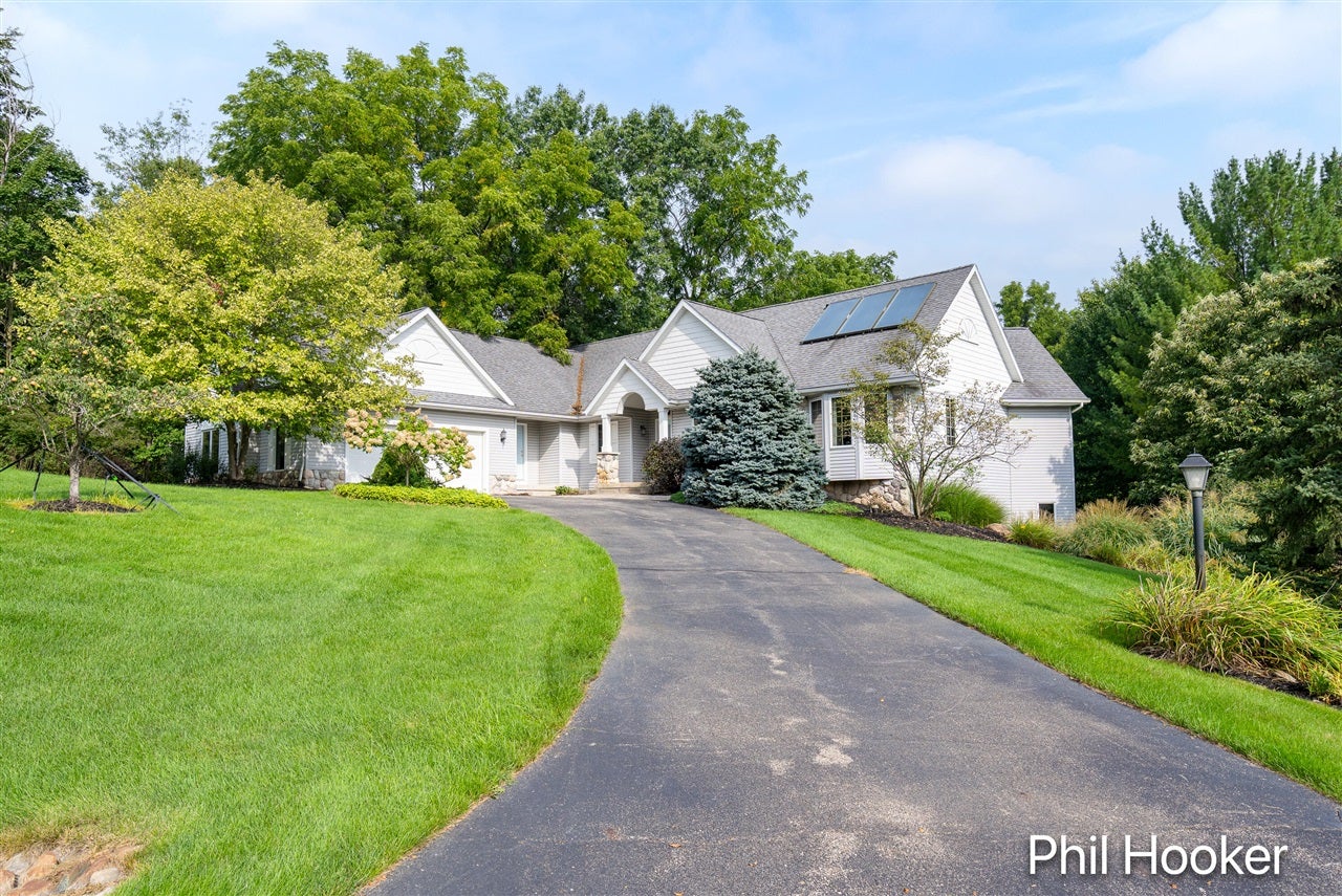 6211 Royalton Drive — photo