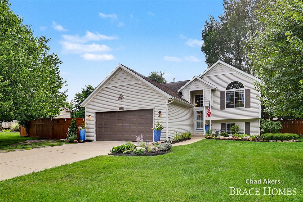 6876 Northway Drive — photo