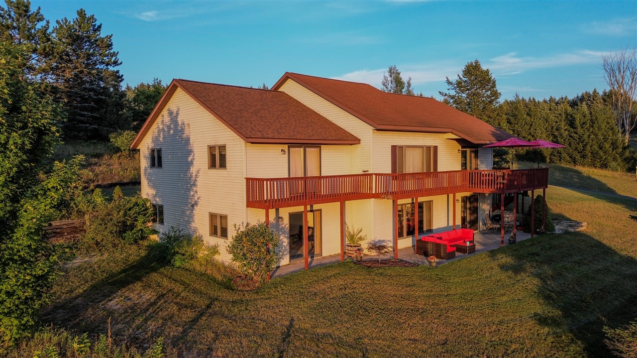 8055 N 7, Mesick, MI — photo 2