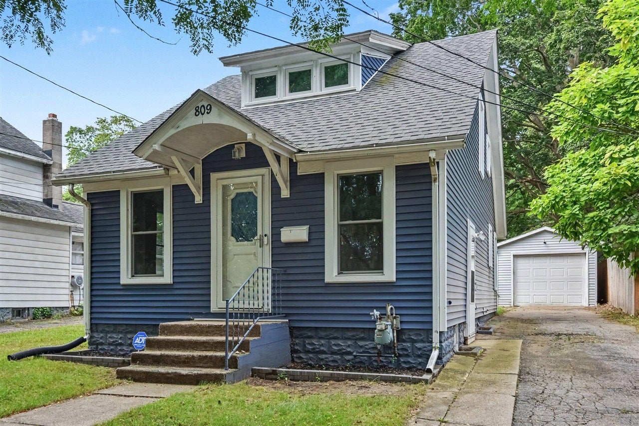 809 Hall Street — photo