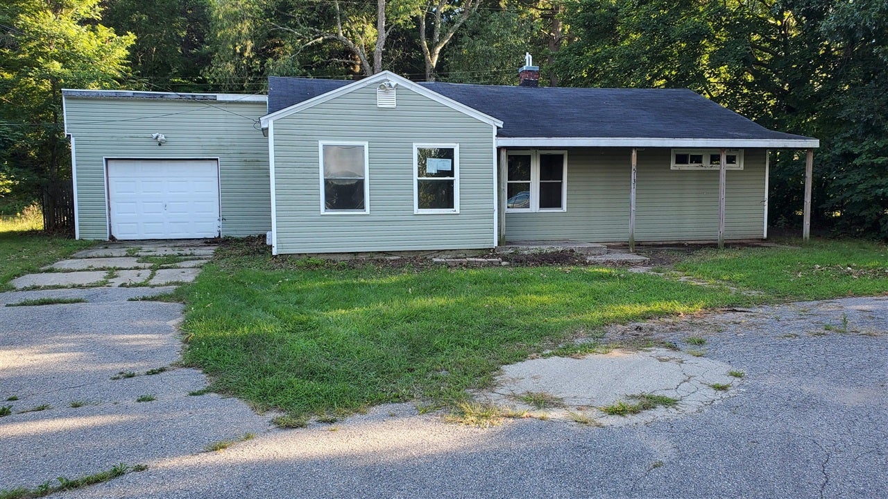 5131 Grand River Drive — photo