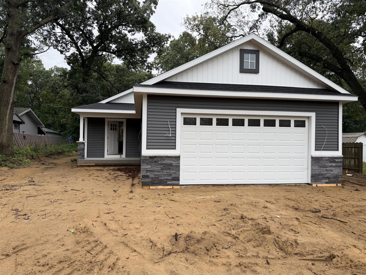 2245 Macarthur Road — photo