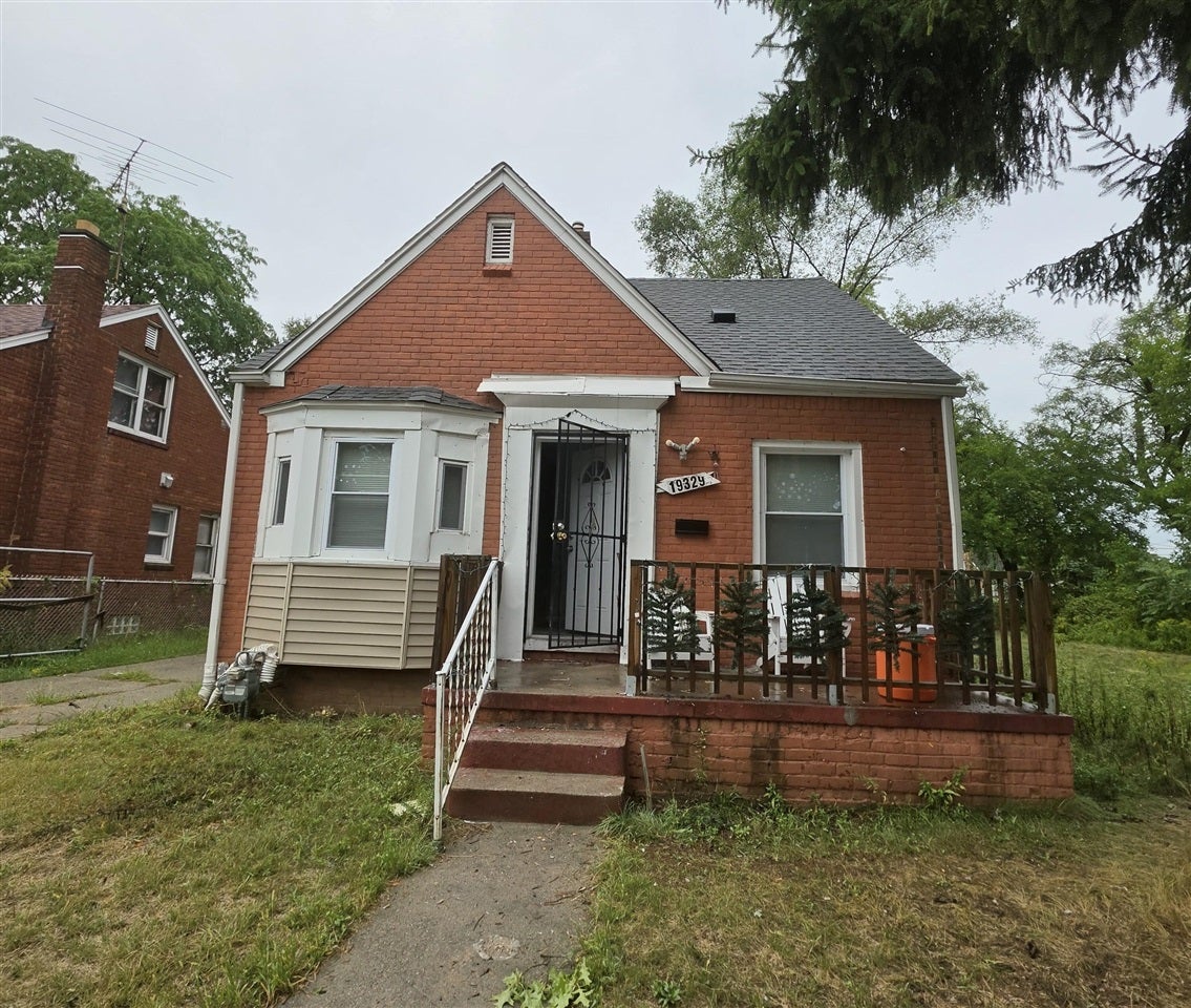 19329 Waltham Street — photo
