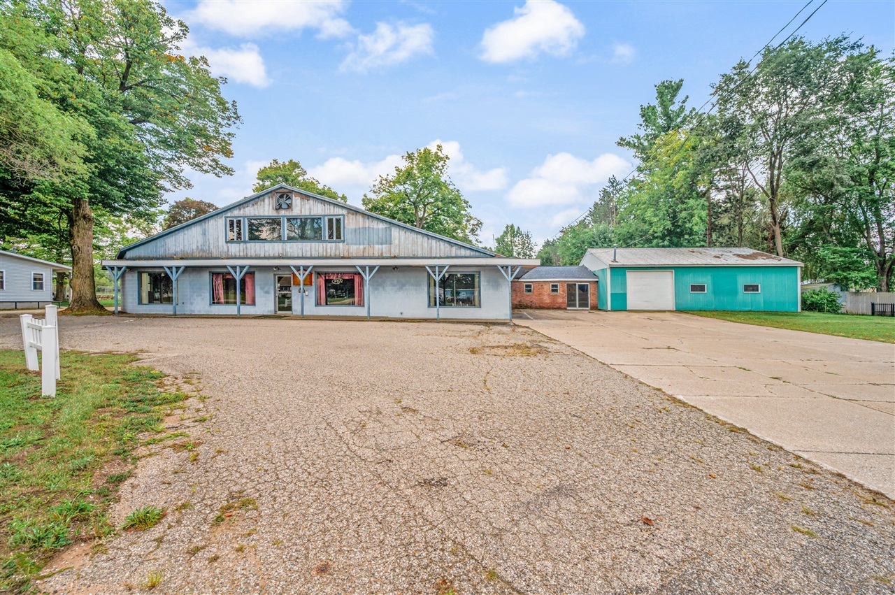 18772 16 Mile Road — photo