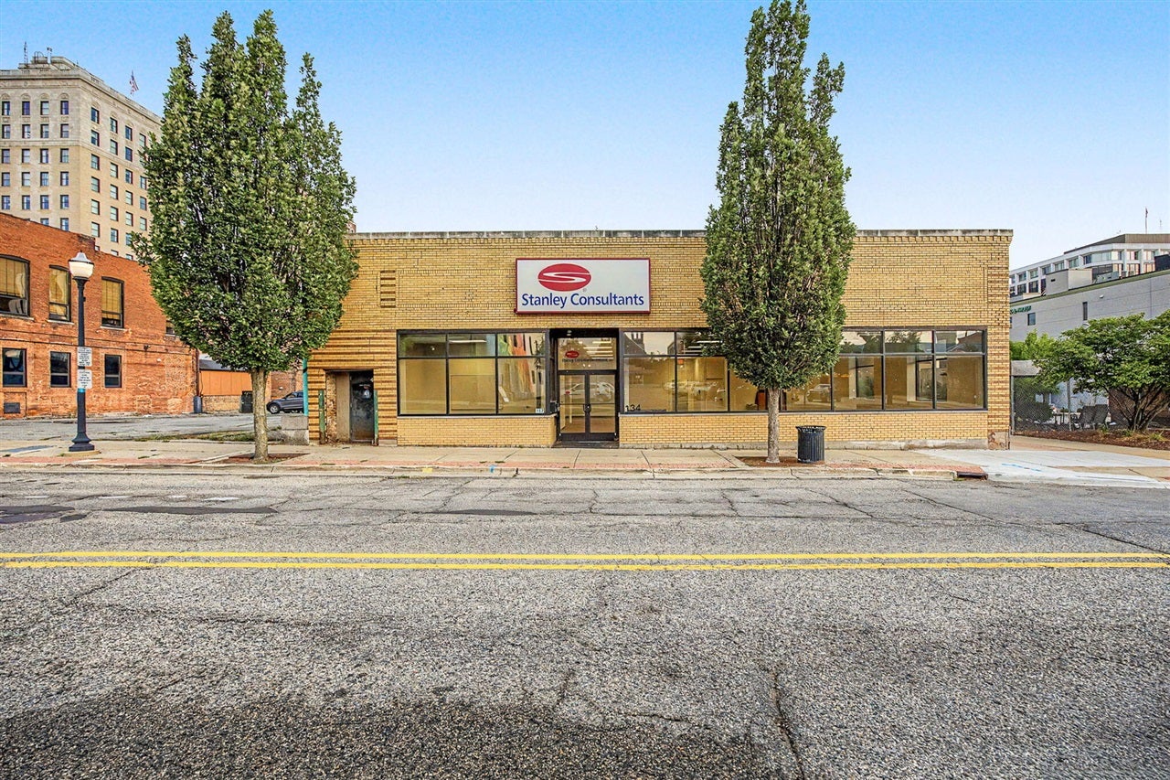 132 W Cortland Street — photo