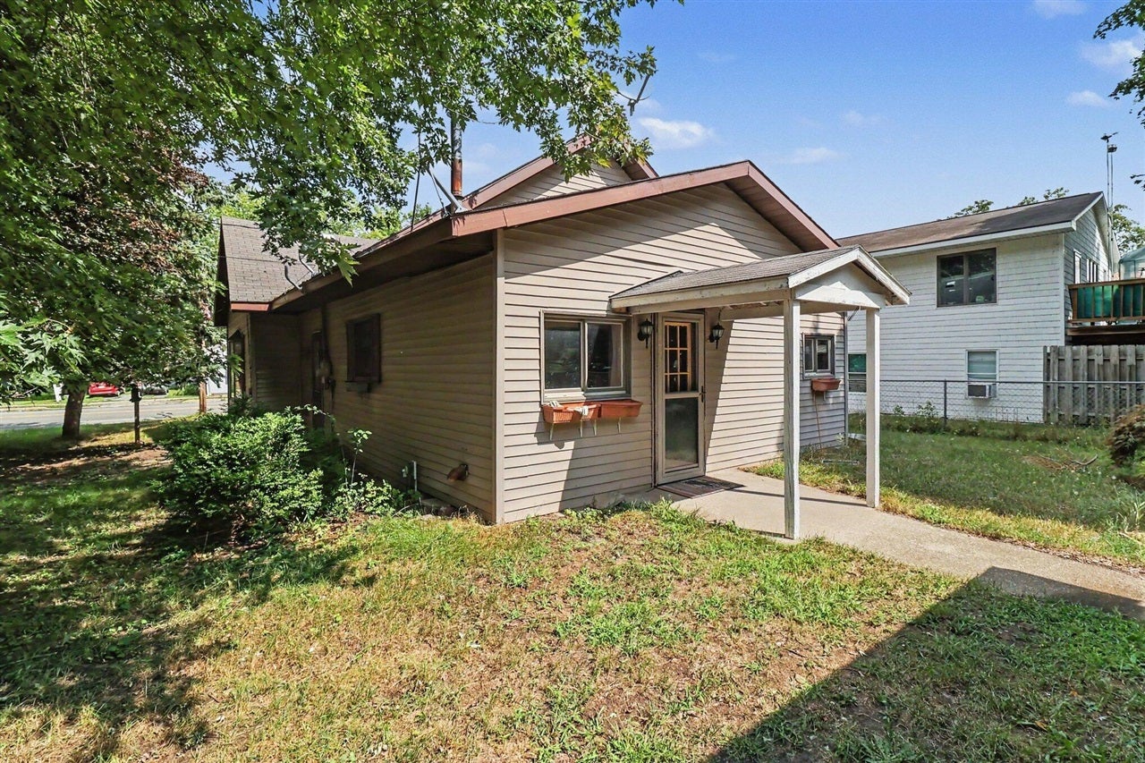 3907 E Main Street — photo
