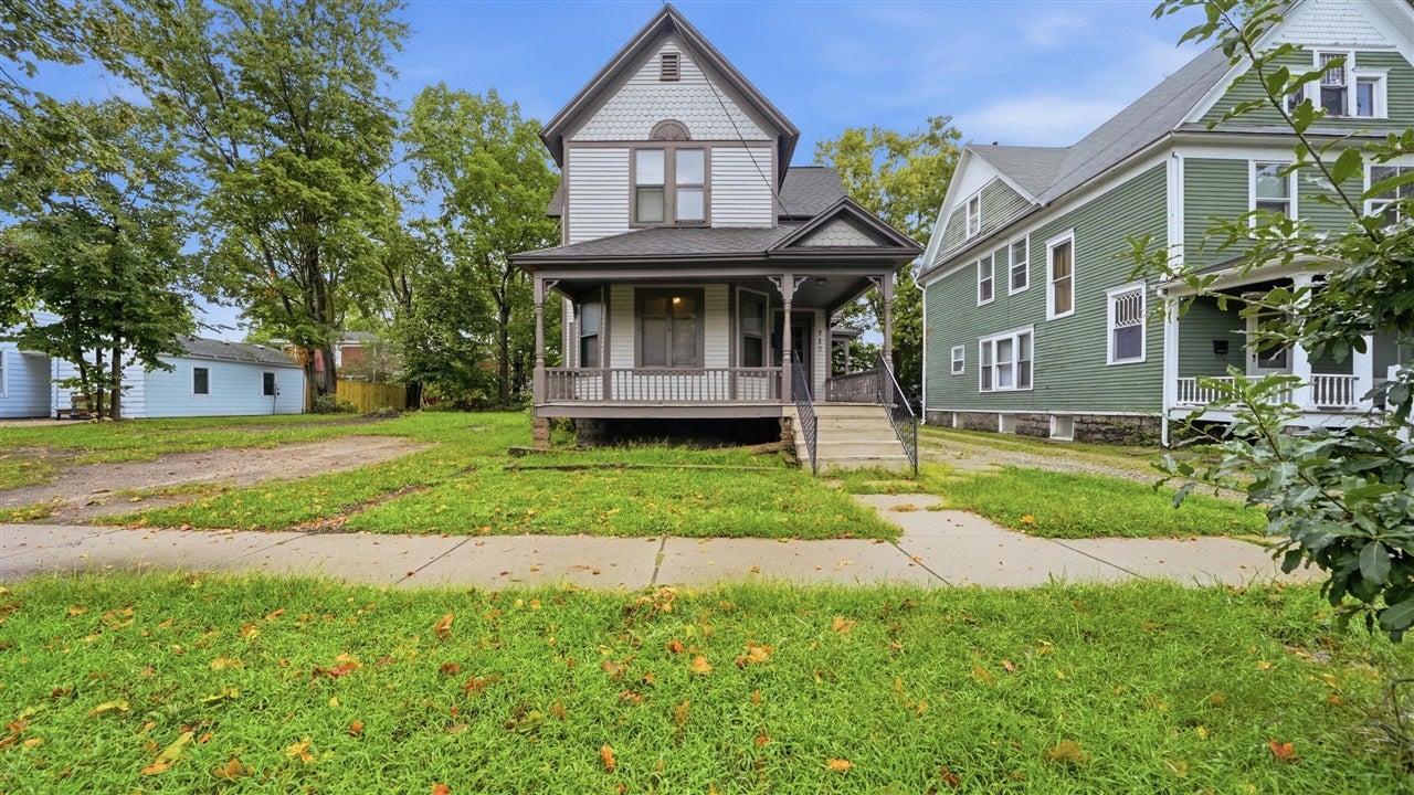 712 W Walnut Street — photo