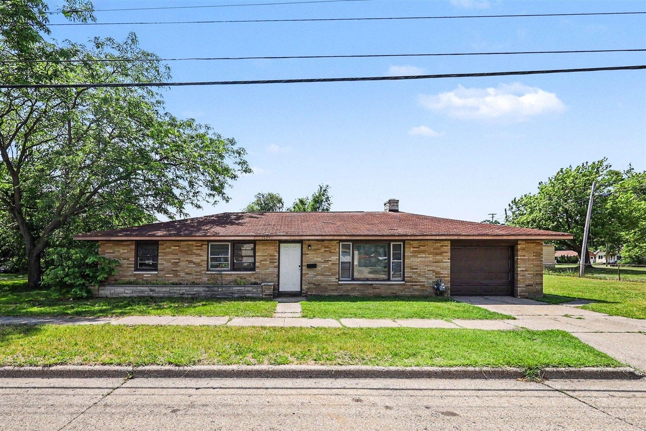 1635 Roberts Street — photo