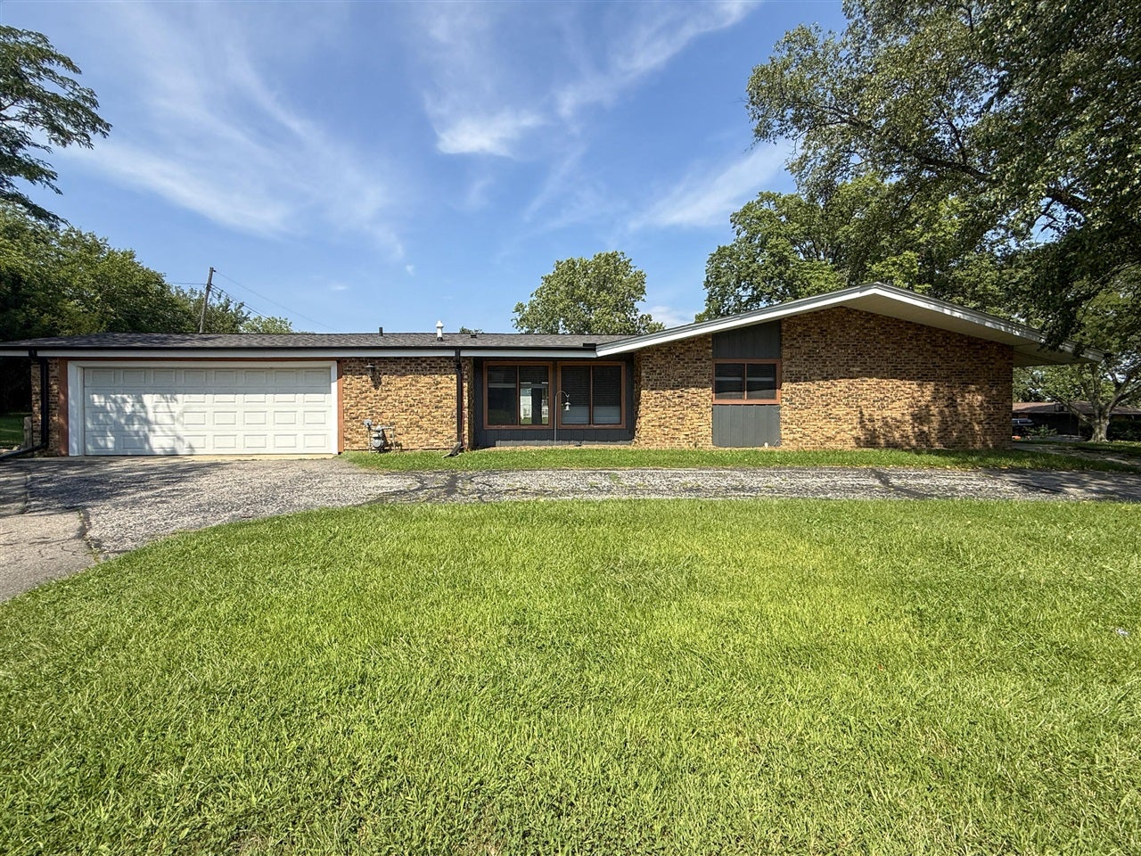820 Iroquois Trail — photo