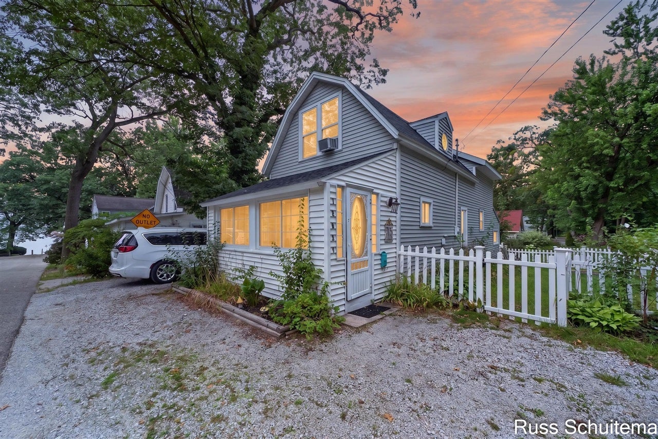 15831 Cherry Street — photo