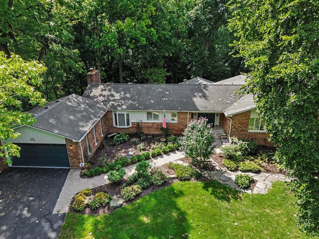 2514 Hawthorn Road — photo