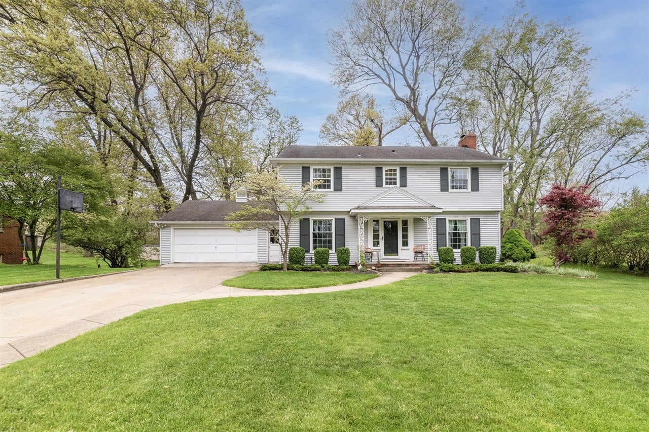 1738 Greenbriar Drive — photo