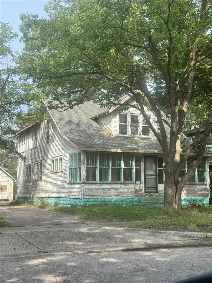 2405 Howden Street — photo