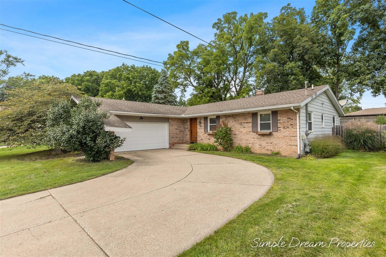 1727 Weymouth Drive — photo