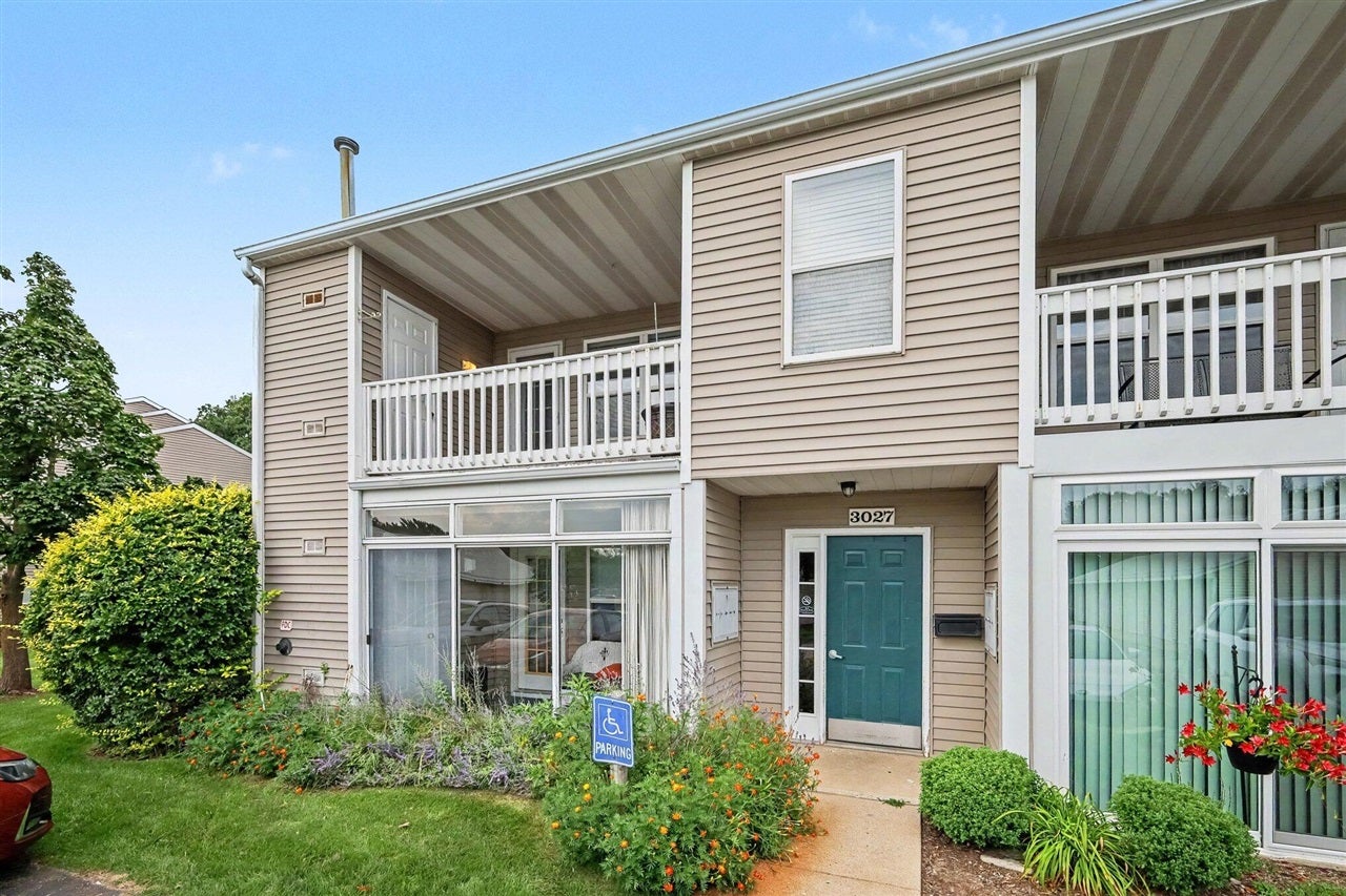 3027 Poplar Creek Drive 301 — photo