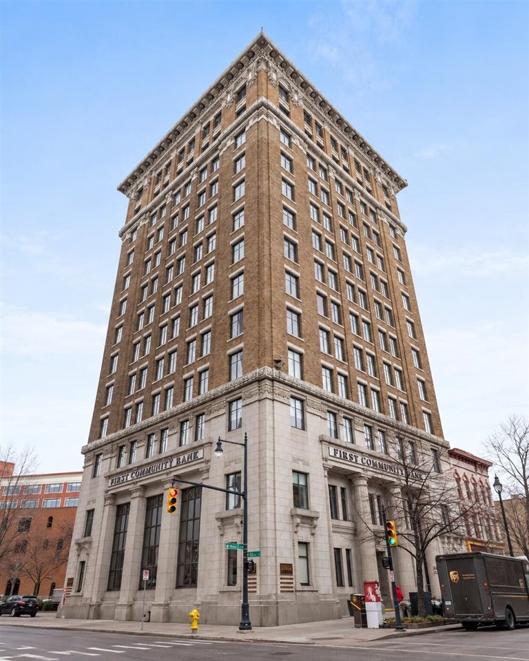 60 Monroe Center Street 8D — photo
