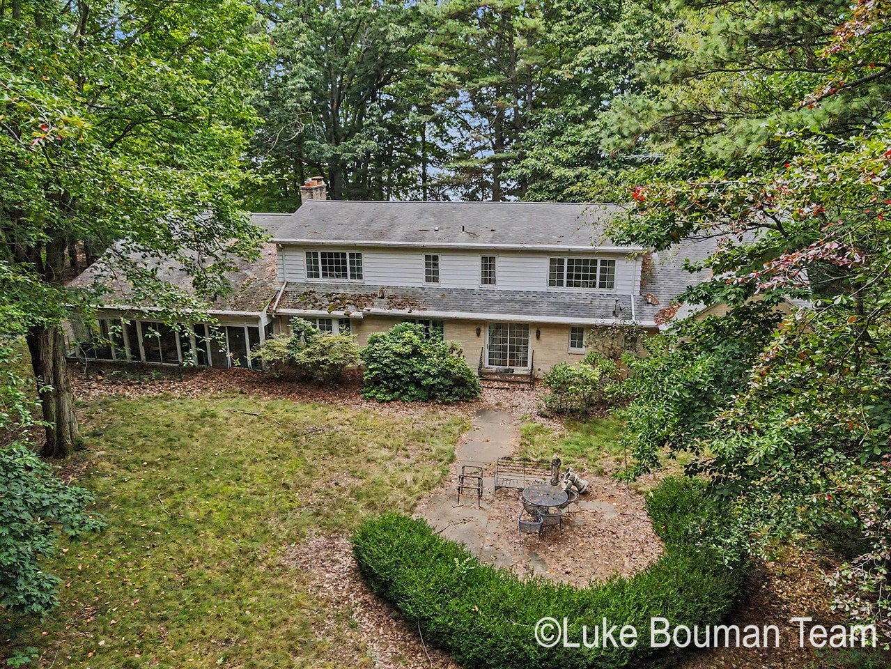 2801 Lakeshore Drive — photo