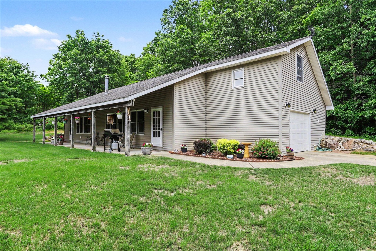 21641 Pine Lake Road — photo