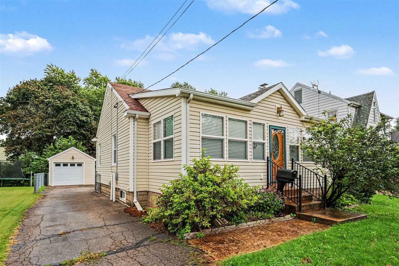 113 N Higby Street — photo