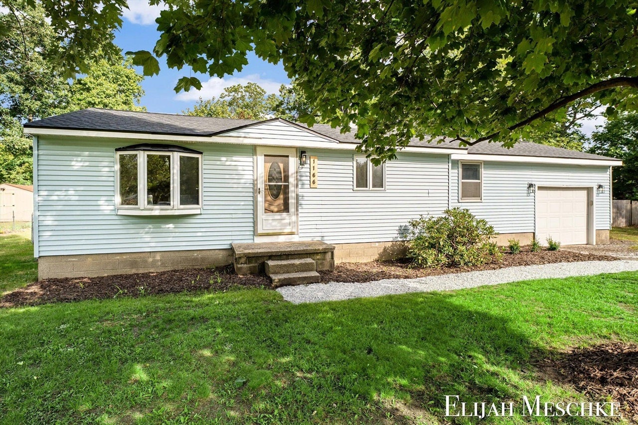 1166 Oaklea Street — photo