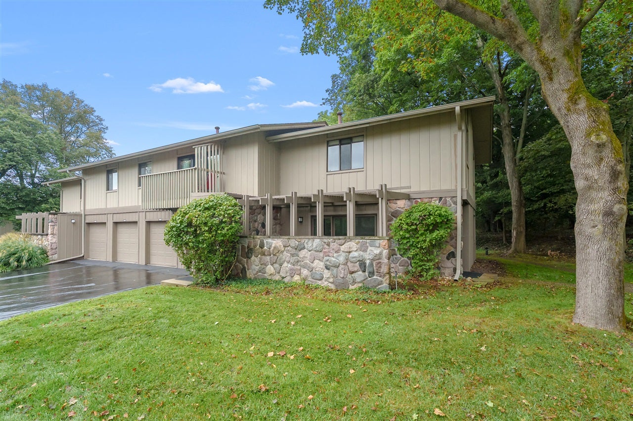 3844 Greenleaf Circle — photo