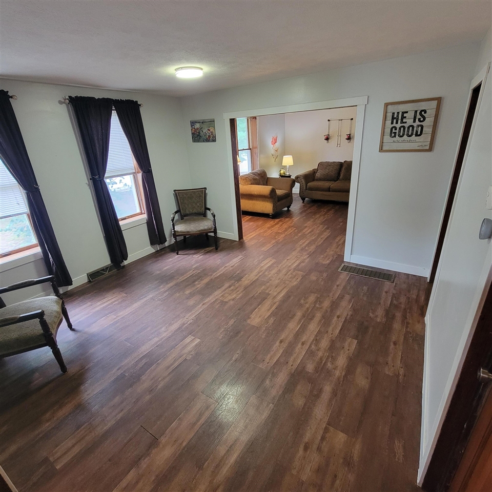 8 E Barton Street, Newaygo, MI 49337 — photo 2