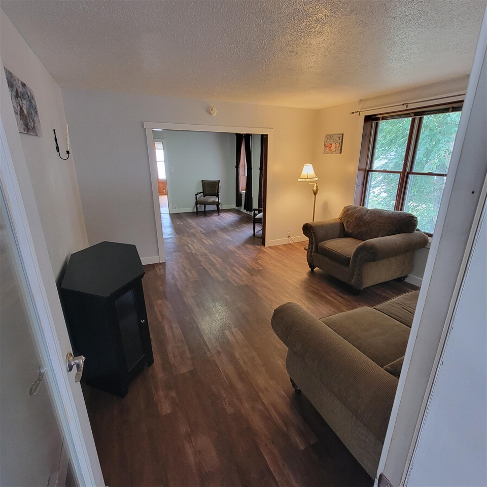 8 E Barton Street, Newaygo, MI 49337 — photo 3