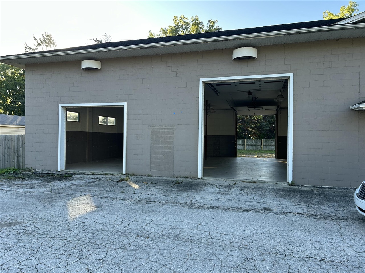 3988 N Dixie Highway — photo