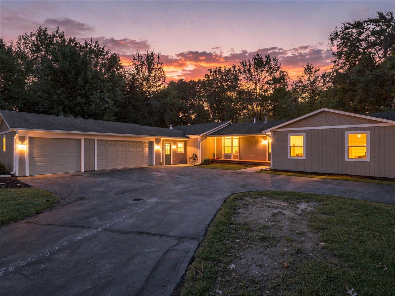 4493 Clifford Road — photo