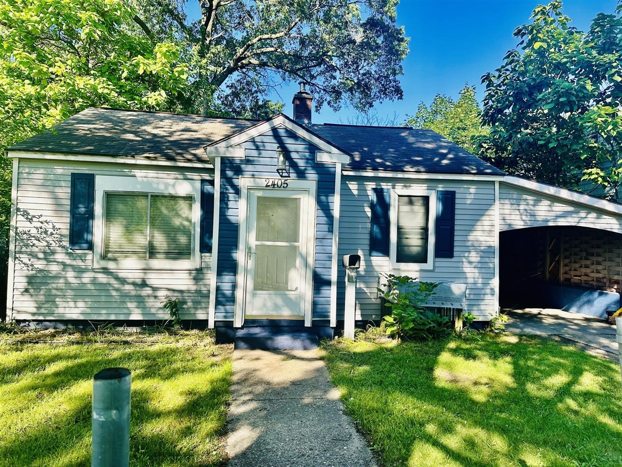 2405 Riordan Street — photo