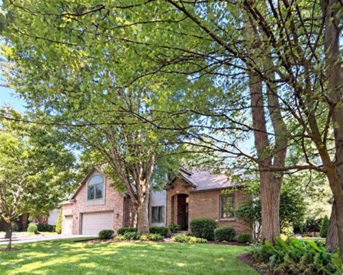 2147 Wooded Way — photo