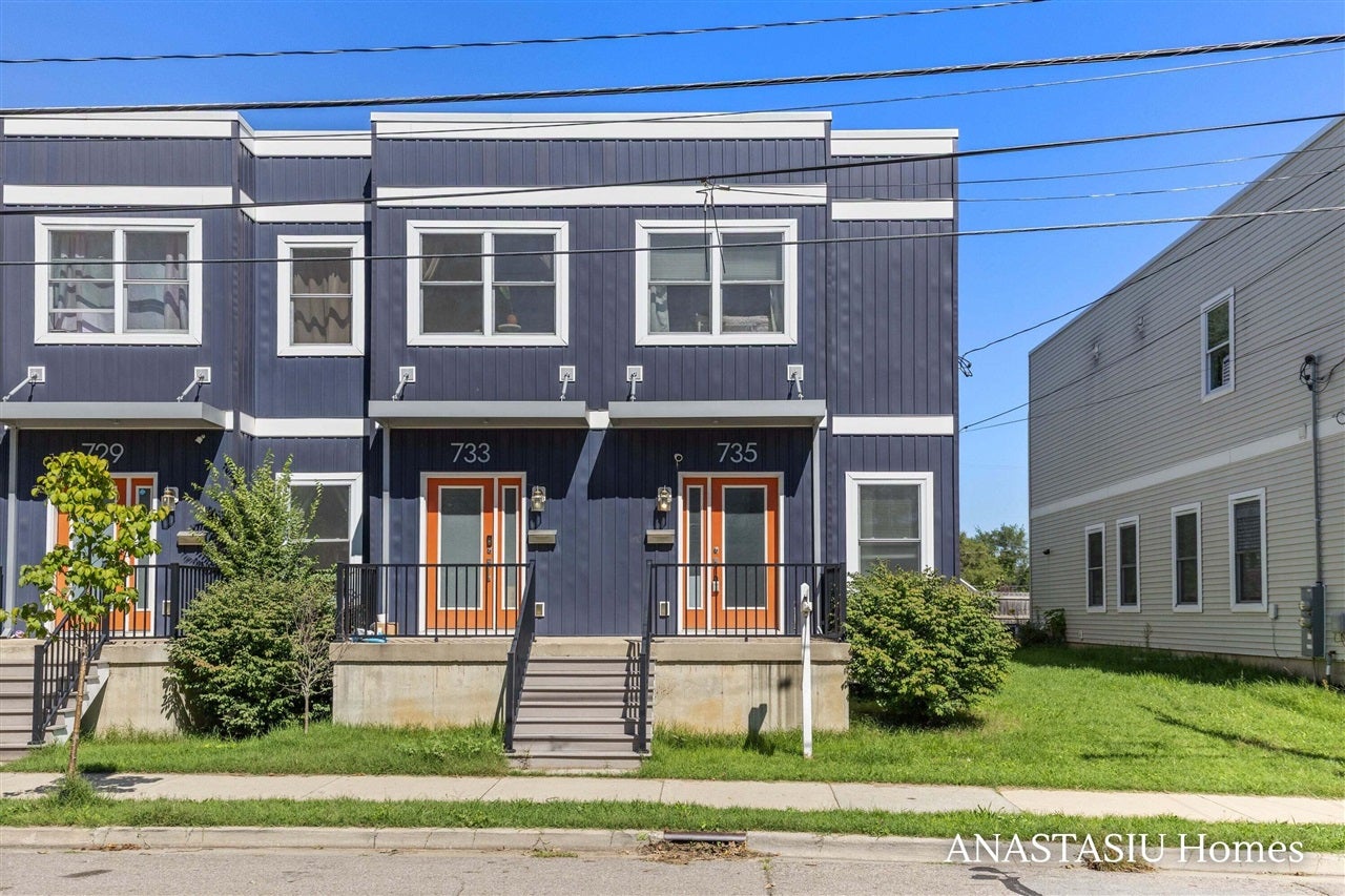735 Bates Street — photo