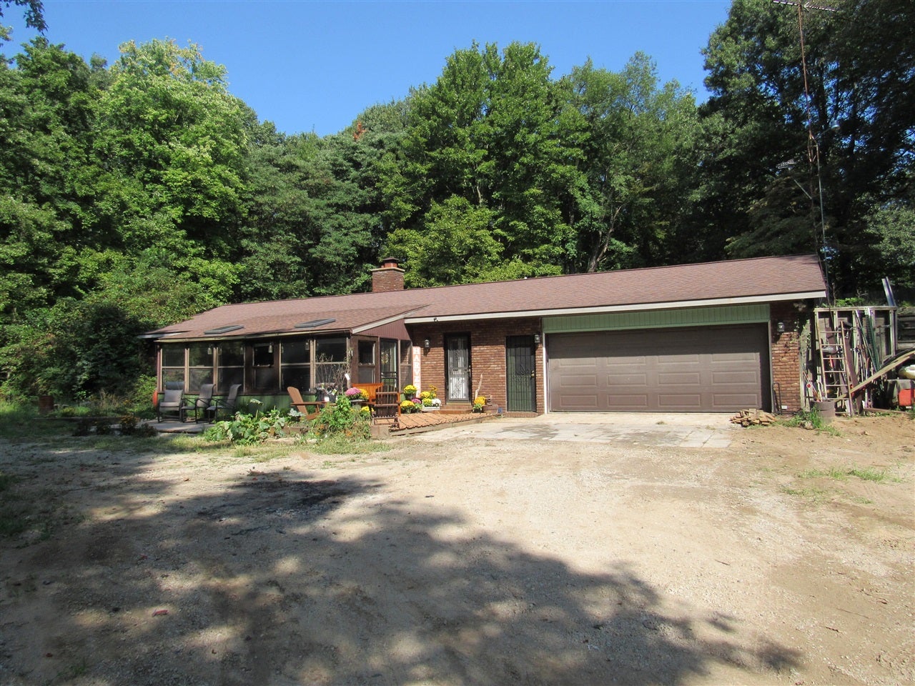 26150 Featherstone Road — photo