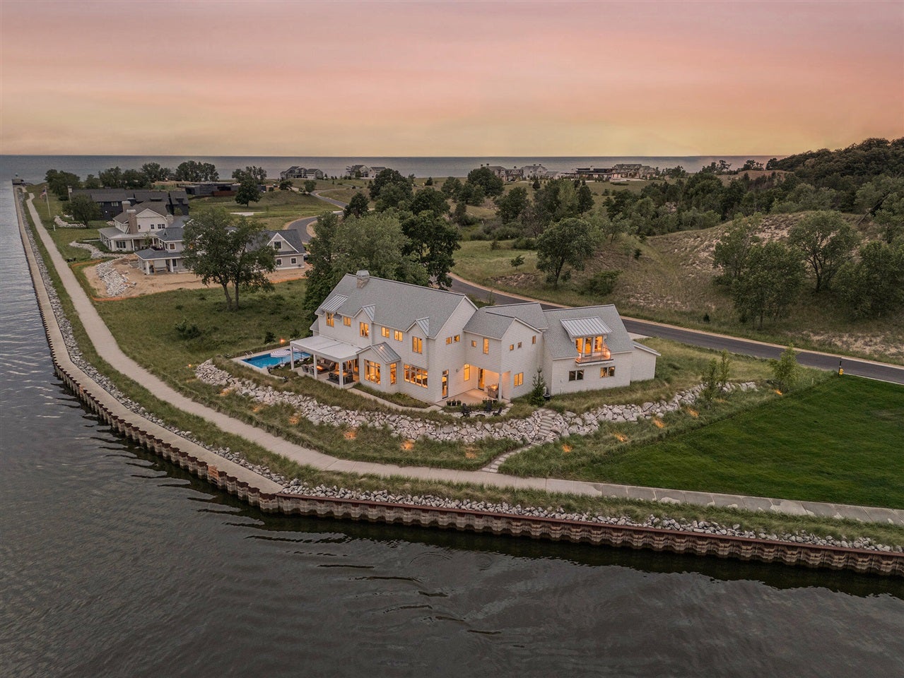 6736 Saugatuck Beach Road — photo