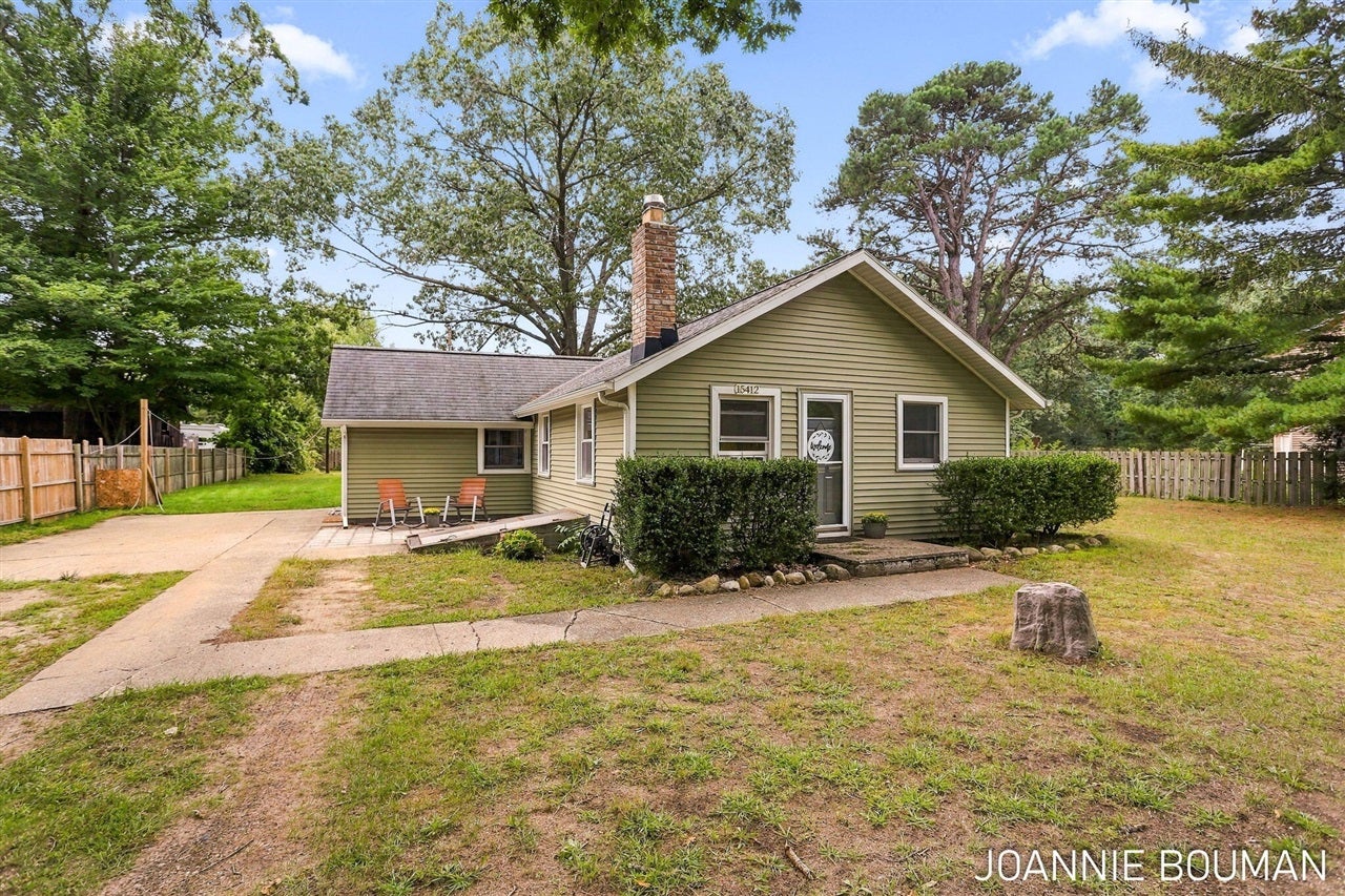 15412 Groesbeck Street — photo