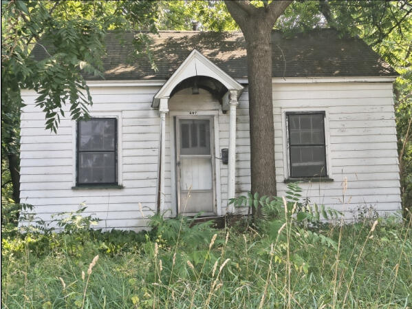 697 W Grand Avenue — photo