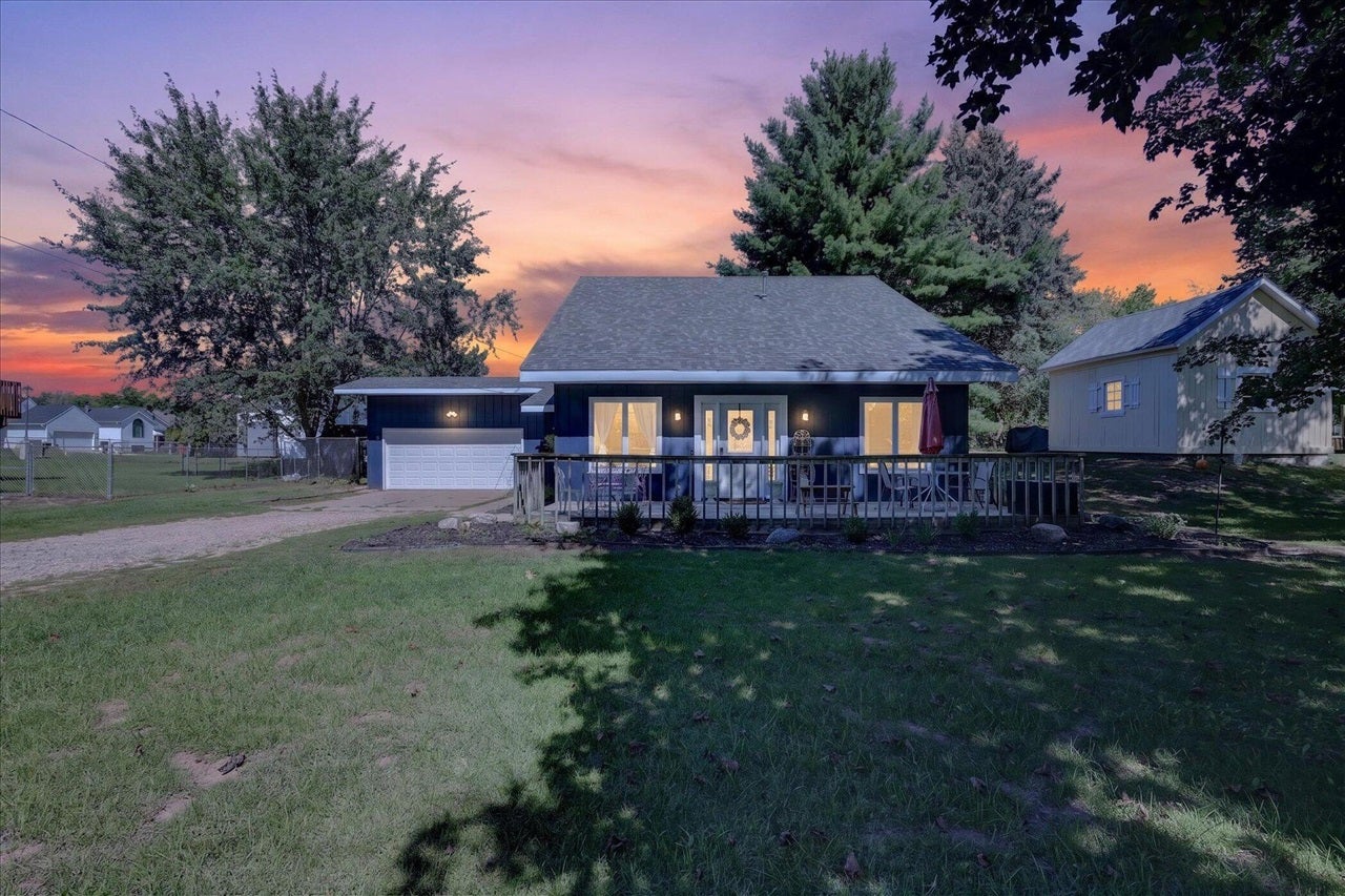283 E Pine Street — photo