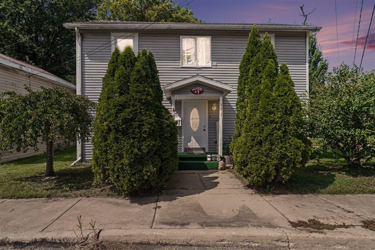 235 W 2nd Street — photo