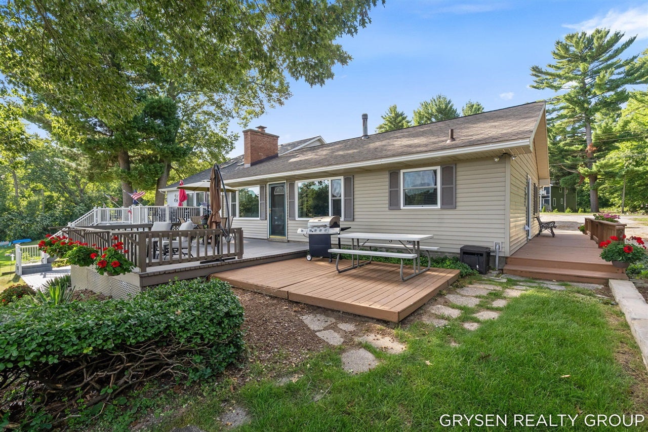 2176 W Lake Road — photo